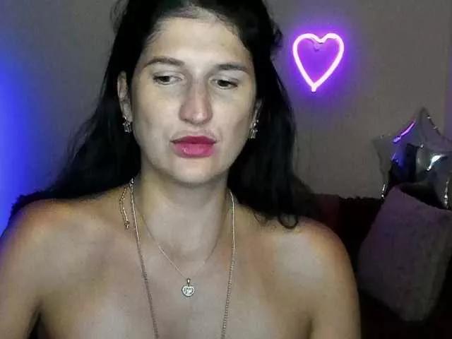 AliannaSoloKisses on BongaCams 