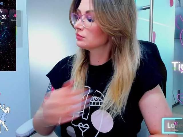 anyarosses on BongaCams 
