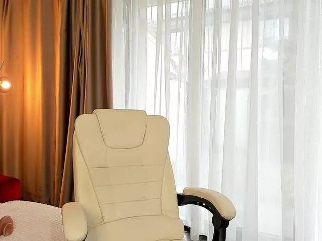 Beverly-West on BongaCams 