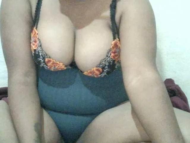 Bombeass2 on BongaCams