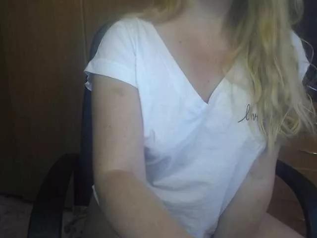 Camomila1211 on BongaCams