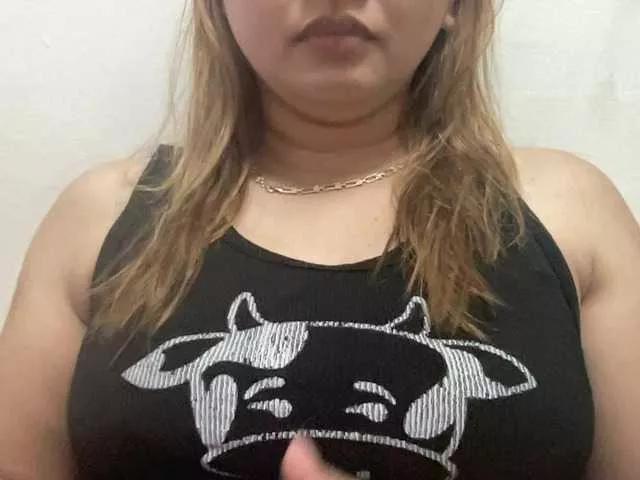 carolinexx03a on BongaCams