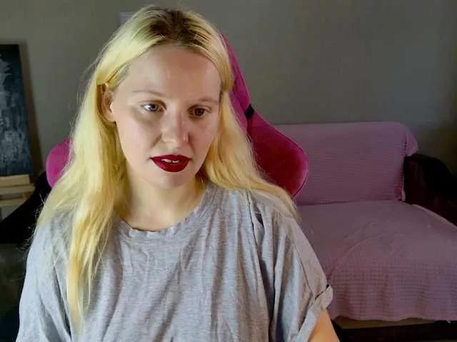 charming-blonde on BongaCams