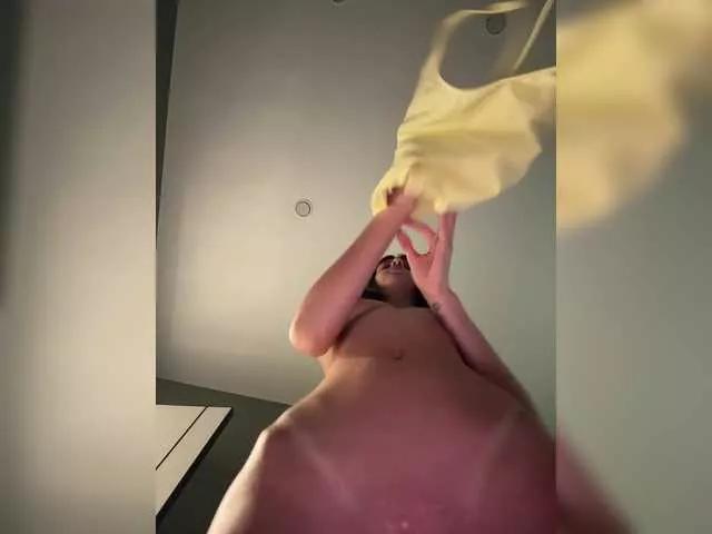 chicanogirl on BongaCams 