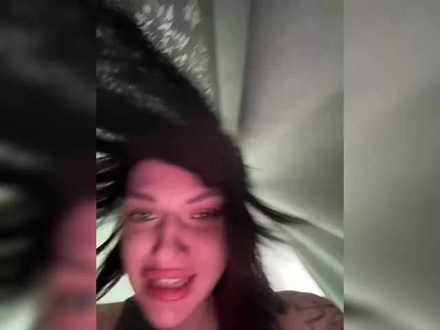 chicanogirl on BongaCams 