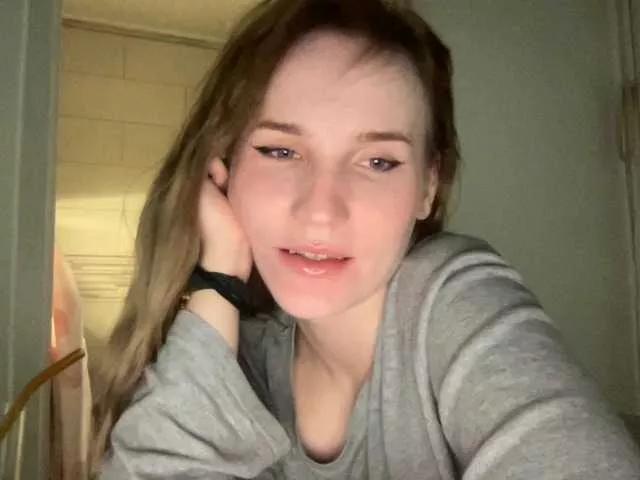 Creme-de-la-Penis on BongaCams