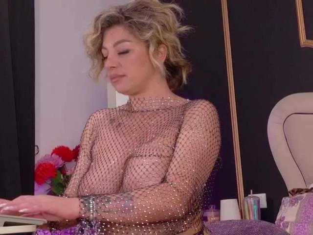 DeeaDiamond1 on BongaCams 