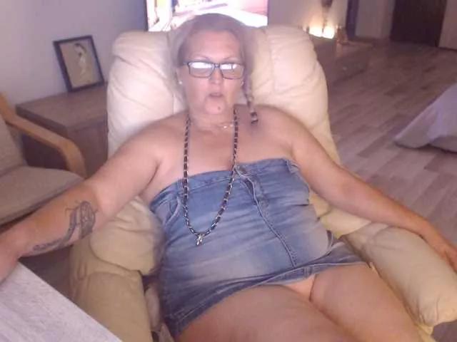 DivineBlond on BongaCams 