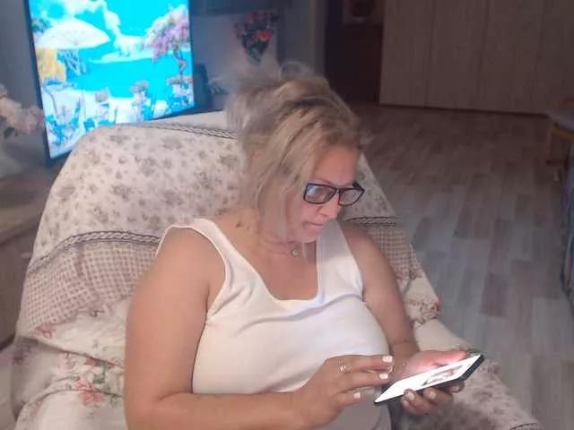 DivineBlond on BongaCams 