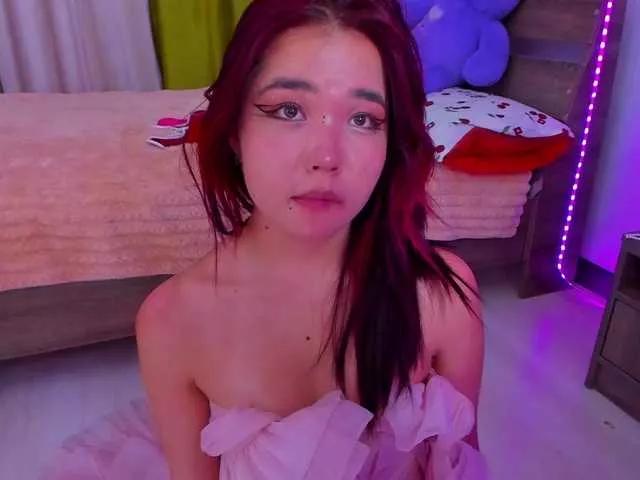 Dollyiaa on BongaCams