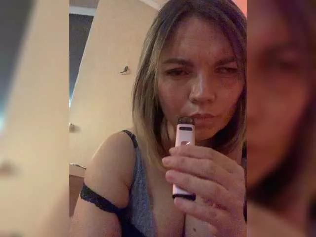 Ella-Pearlie on BongaCams 