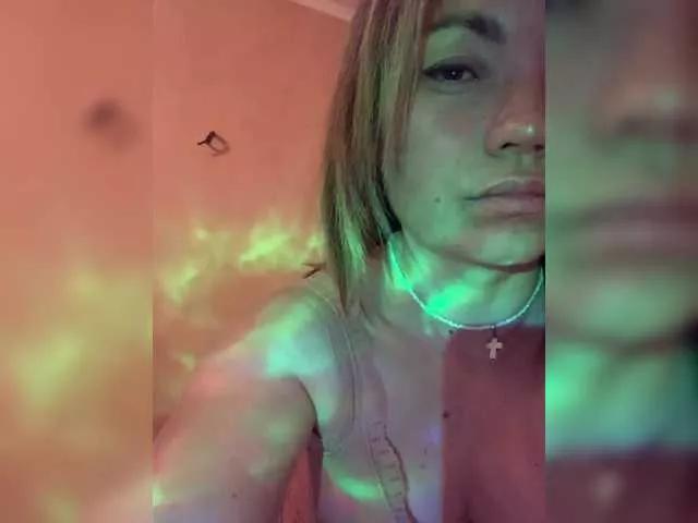 Ella-Pearlie on BongaCams 