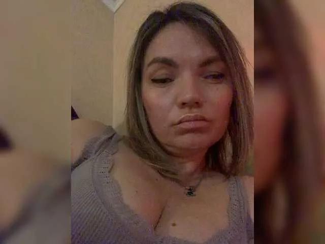 Ella-Pearlie on BongaCams