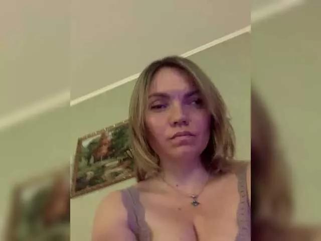 Ella-Pearlie on BongaCams 