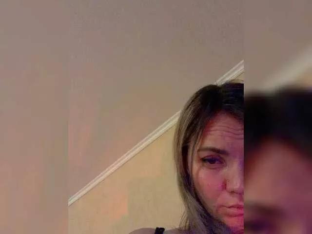 Ella-Pearlie on BongaCams 