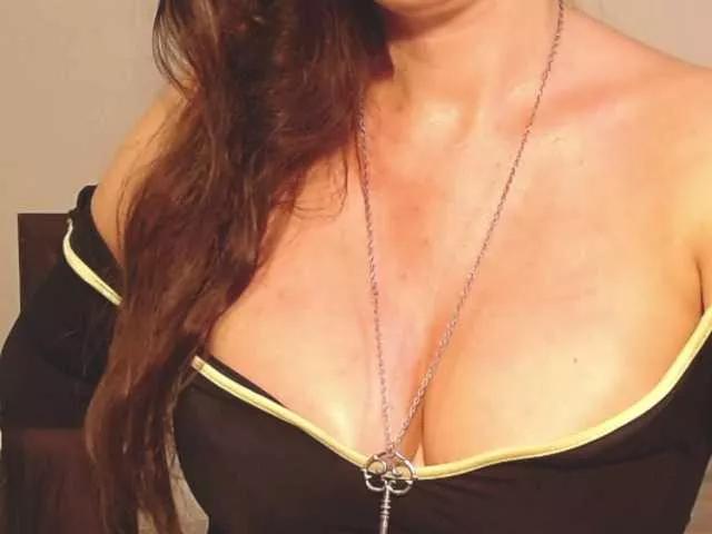 ellaine on BongaCams 