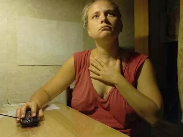 esterjohns on BongaCams