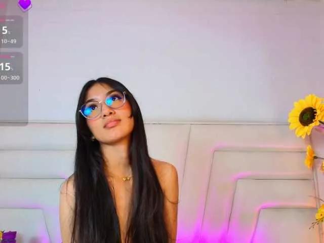 Evangeelin-hills on BongaCams