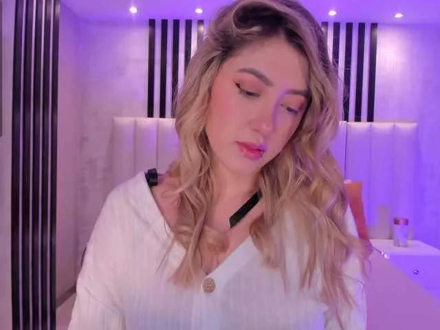 EveBenson on BongaCams 