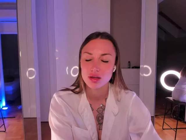 Foxe-Sailey on BongaCams