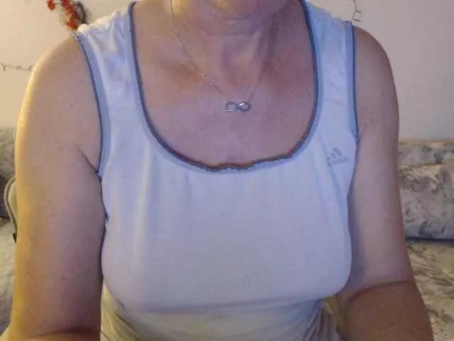goodSnowQueen on BongaCams 