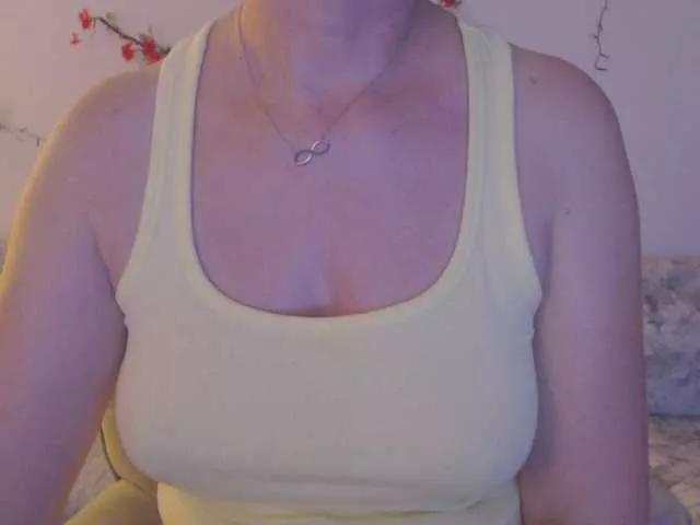 goodSnowQueen on BongaCams 