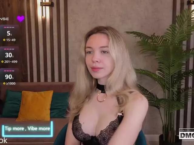 Hollywww on BongaCams 