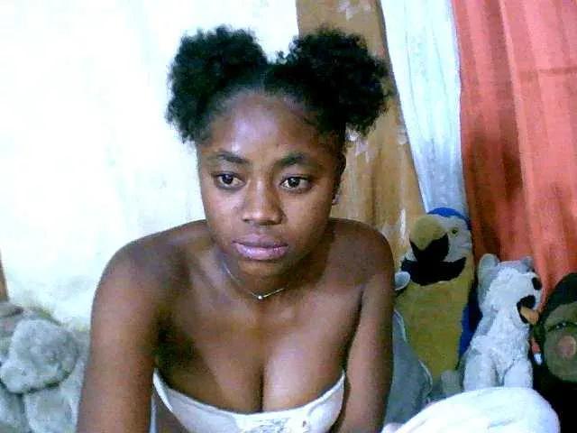 Honoratte on BongaCams 
