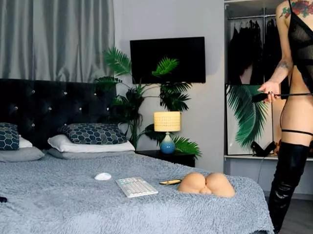 InvitingTina on BongaCams 