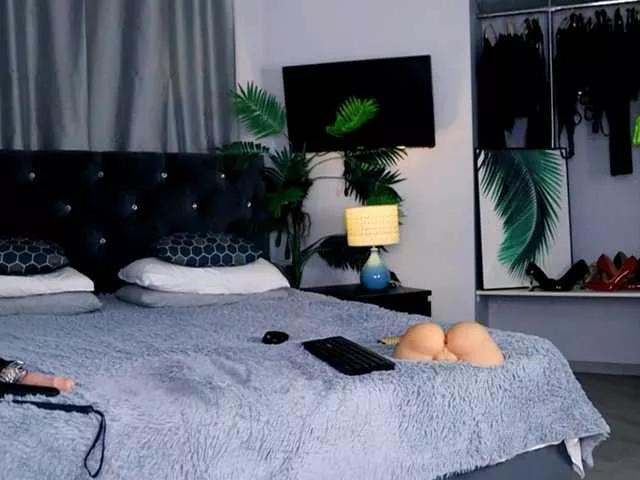 InvitingTina on BongaCams 