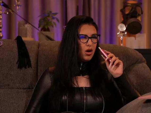 KellyKent on BongaCams 