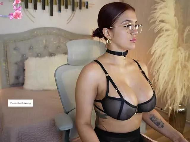 LaraBaker on BongaCams 