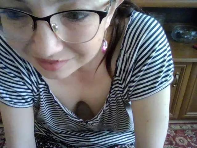 Larrisa3 on BongaCams 