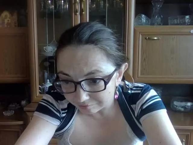 Larrisa3 on BongaCams 