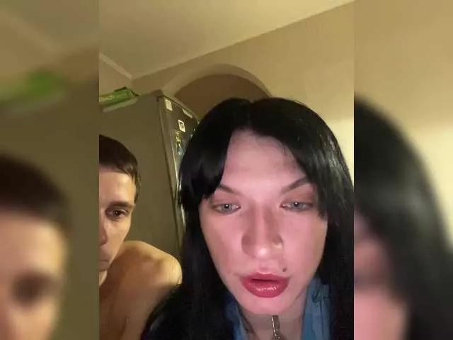 Laylay13 on BongaCams 