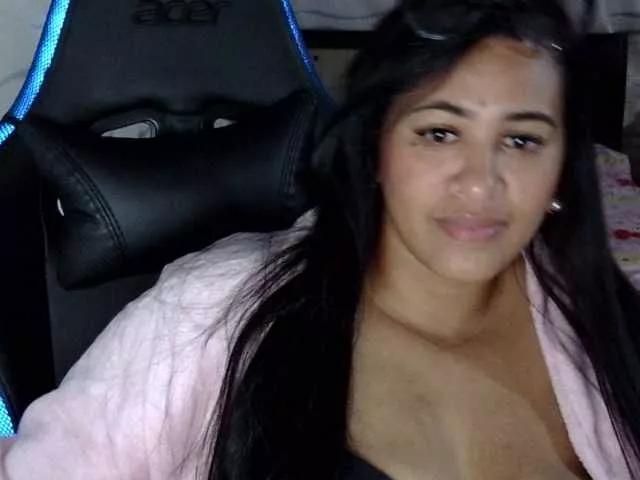 Letty33 on BongaCams