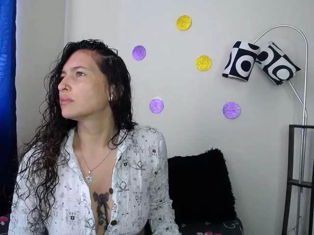 leyla-hot on BongaCams