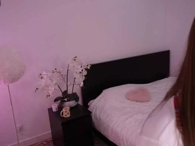 LilyColins on BongaCams 