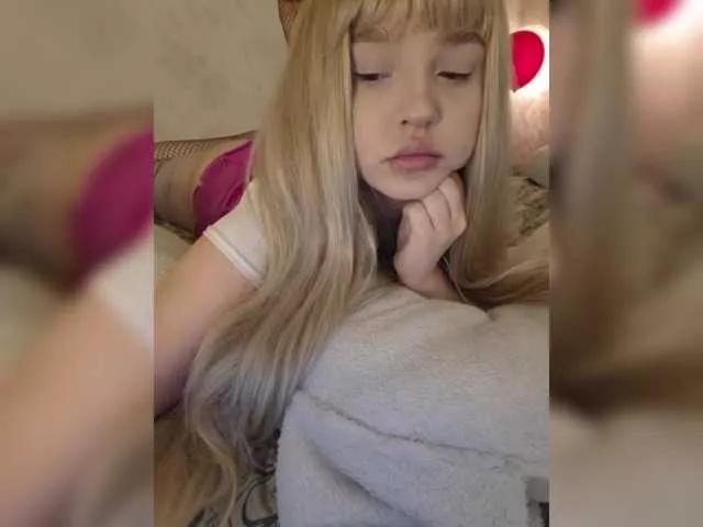 LittleDelora on BongaCams 