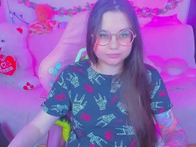 LittleKitsune on BongaCams 