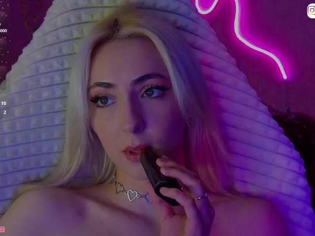 LollyGirlMoon on BongaCams 