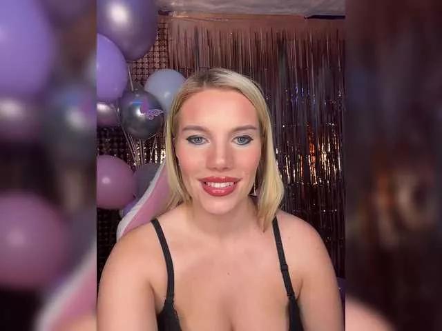 LYLAtop on BongaCams 