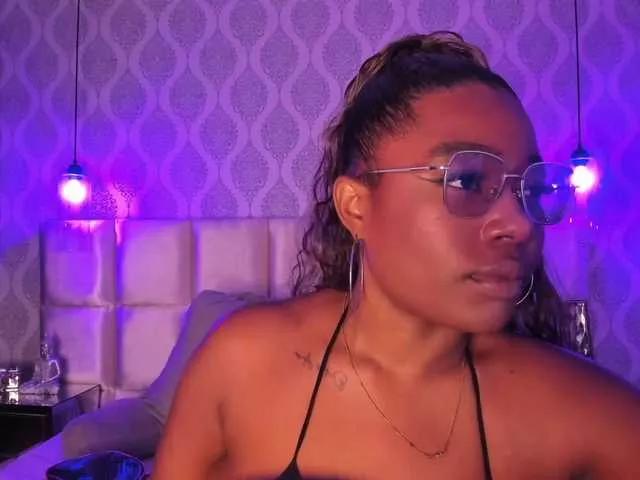 Malaika on BongaCams 