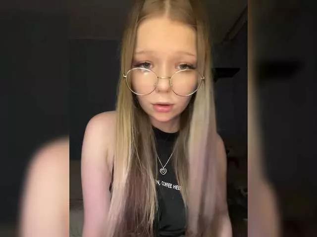 MelMooon on BongaCams 