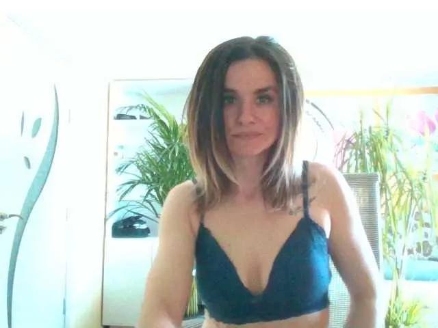 Nanny-Lora on BongaCams 
