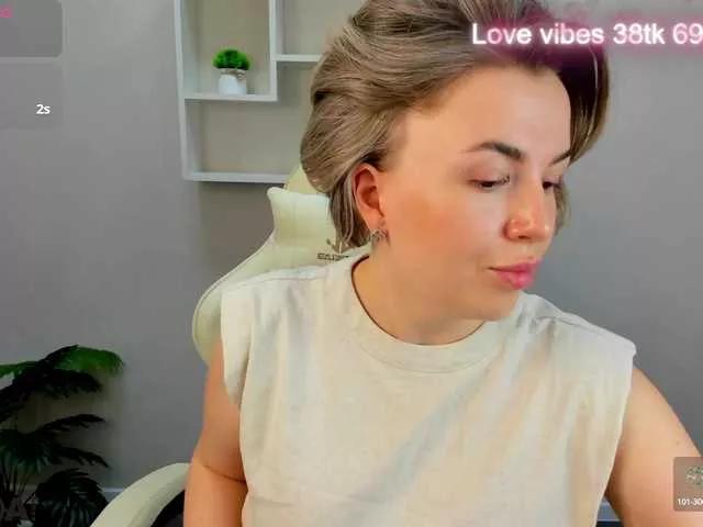 Nikki-Kai on BongaCams 