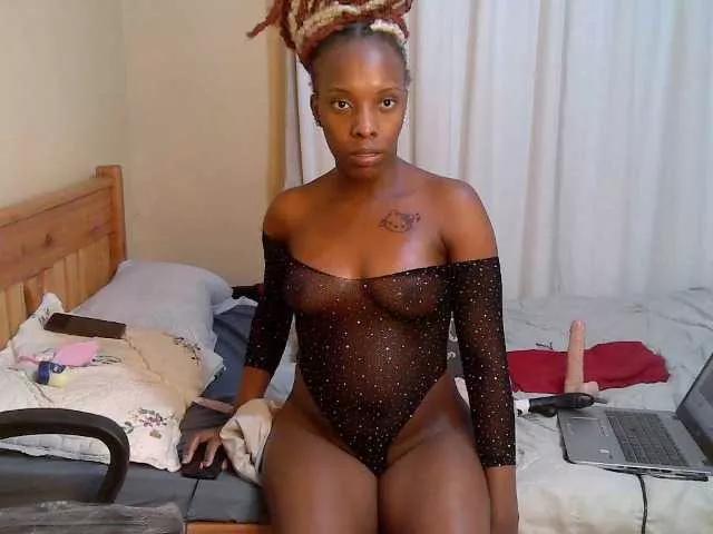 Petite-Eriee on BongaCams