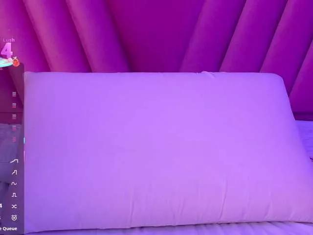 playfulcurvy on BongaCams