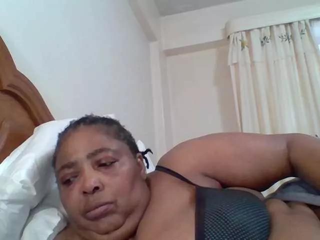 pussylips53 on BongaCams 