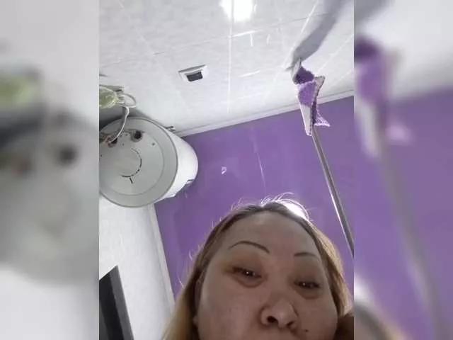 Qweentis on BongaCams 